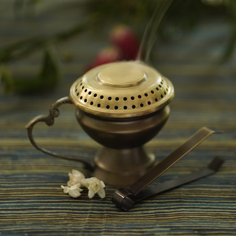 AJMERI FUMER with TONG
